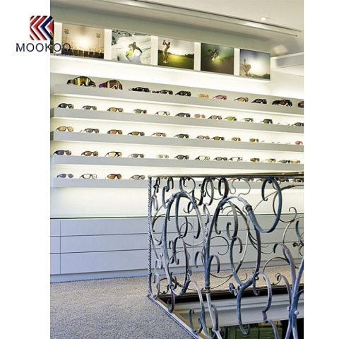 Kacamata Hiasan Dinding Lemari Yang Cerah Dan Ringkas